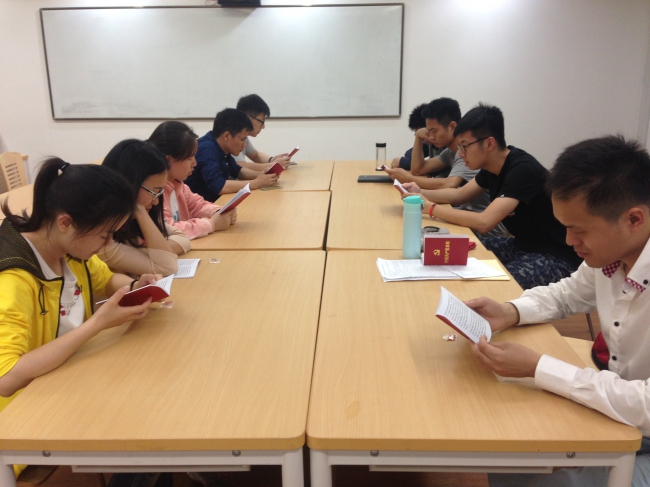 研究生十七支部召开五月组织生活会 研究生十七支部召开五月组织生活会