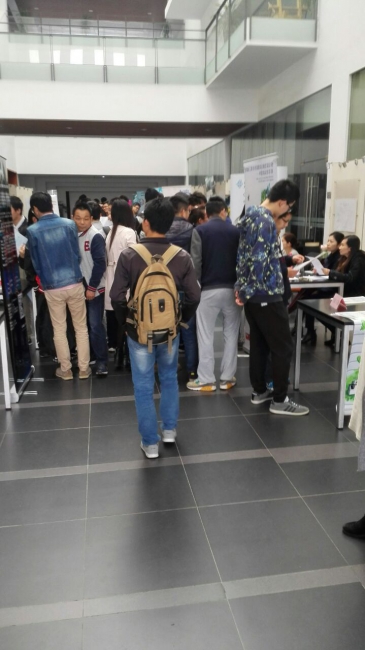 招聘会现场 招聘会现场